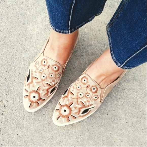 🆕🌿SUNDANCE SUEDE EMBROIDERED SLIP ONS🌿 - Picture 1 of 8